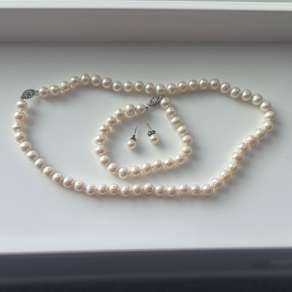 None Jewelry - Pearl Necklace, Bracelet & Stud Earring Set - White Pearls